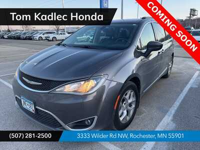 2017 Chrysler Pacifica, $10795. Photo 1