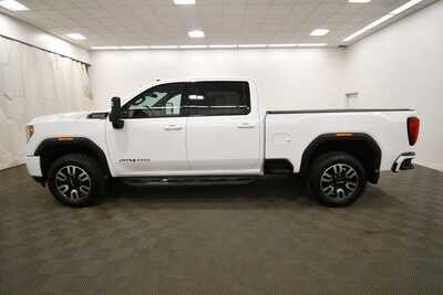 2023 GMC 2500 Crew Cab, $57499. Photo 4