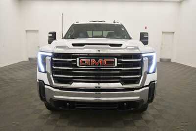 2024 GMC 2500 Crew Cab, $53999. Photo 11