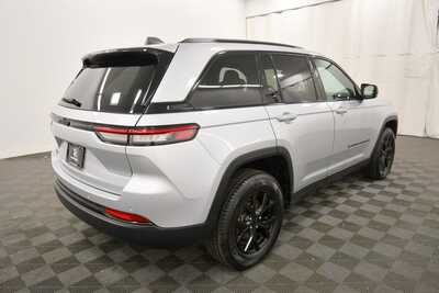 2024 Jeep Grand Cherokee, $31499. Photo 8