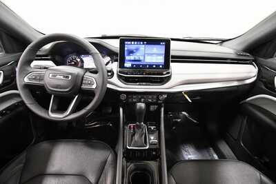 2023 Jeep Compass, $22999. Photo 3