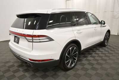2022 Lincoln Aviator, $41295. Photo 8