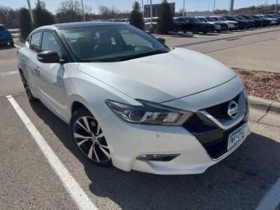 2017 Nissan Maxima, $16259. Photo 2