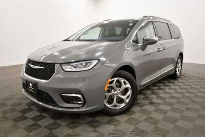 2022 Chrysler Pacifica, $30295. Photo 2