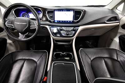 2022 Chrysler Pacifica, $30295. Photo 3
