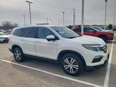 2016 Honda Pilot, $13295. Photo 2