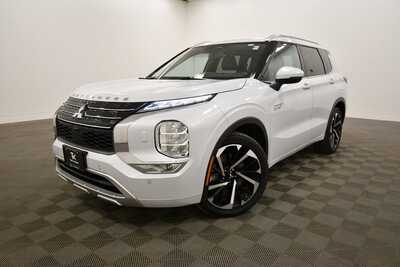 2024 Mitsubishi Outlander, $31999. Photo 2