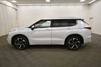 2024 Mitsubishi Outlander, $31999. Photo 4