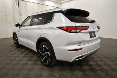 2024 Mitsubishi Outlander, $31999. Photo 5