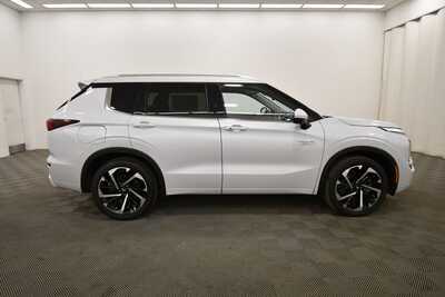 2024 Mitsubishi Outlander, $31999. Photo 9
