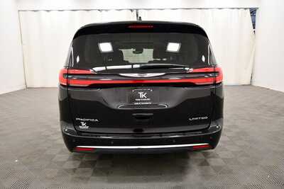 2024 Chrysler Pacifica, $32499. Photo 6