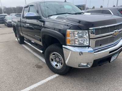 2009 Chevrolet 2500 Ext Cab, $18995. Photo 2