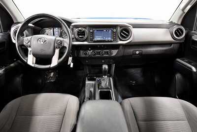 2017 Toyota Tacoma, $25999. Photo 3