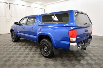 2017 Toyota Tacoma, $25999. Photo 5