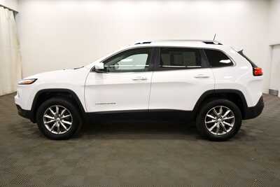 2017 Jeep Cherokee, $13895. Photo 4