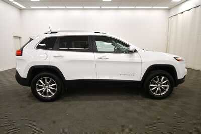 2017 Jeep Cherokee, $13895. Photo 9