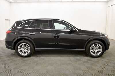 2023 Mercedes-Benz GLC-Class, $35495. Photo 9