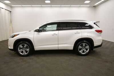 2018 Toyota Highlander, $21845. Photo 4