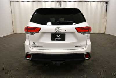 2018 Toyota Highlander, $21845. Photo 6