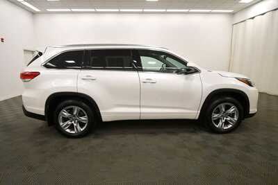 2018 Toyota Highlander, $21845. Photo 9