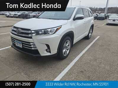 2018 Toyota Highlander, $21495. Photo 1