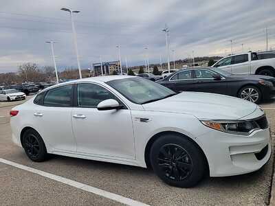 2018 Kia Optima, $12595. Photo 2