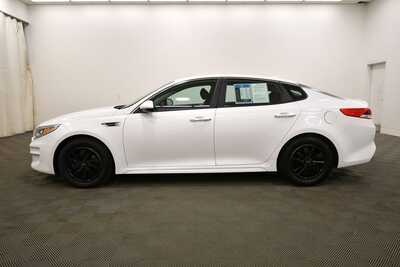 2018 Kia Optima, $12595. Photo 4