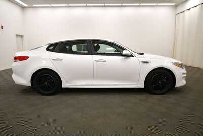 2018 Kia Optima, $12595. Photo 9