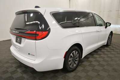 2024 Chrysler Pacifica, $26999. Photo 8