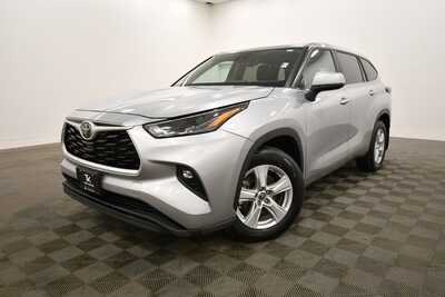 2024 Toyota Highlander, $34499. Photo 2