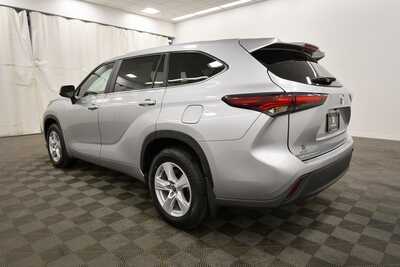 2024 Toyota Highlander, $34499. Photo 5