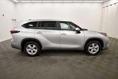 2024 Toyota Highlander, $34499. Photo 9