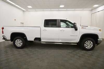 2024 Chevrolet 3500 Crew Cab, $51499. Photo 8