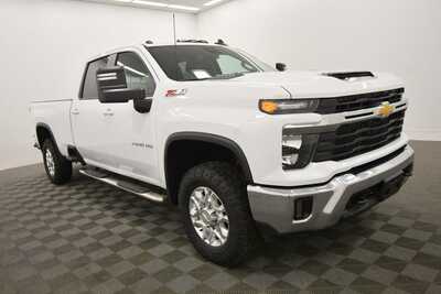 2024 Chevrolet 3500 Crew Cab, $51499. Photo 9