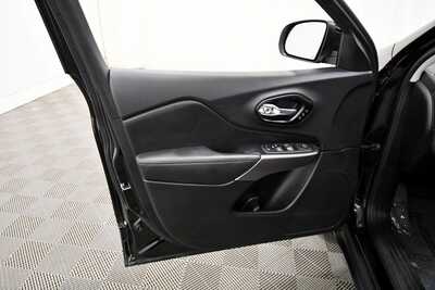 2022 Jeep Cherokee, $24495. Photo 12