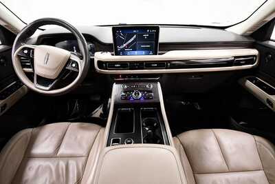 2022 Lincoln Aviator, $34598. Photo 3