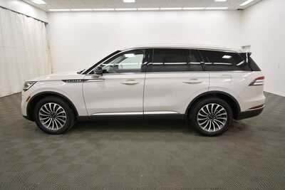 2022 Lincoln Aviator, $34598. Photo 4