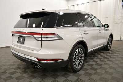 2022 Lincoln Aviator, $34598. Photo 8