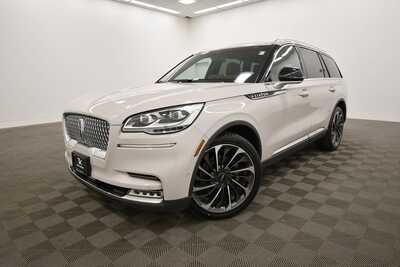 2020 Lincoln Aviator, $27176. Photo 2