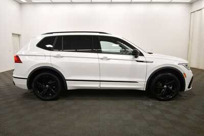 2023 Volkswagen Tiguan, $23849. Photo 9