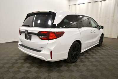2025 Honda Odyssey, $38659. Photo 8