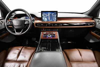 2023 Lincoln Aviator, $42749. Photo 3