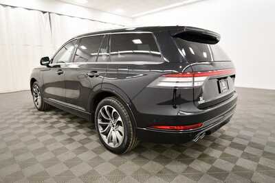 2023 Lincoln Aviator, $42749. Photo 5