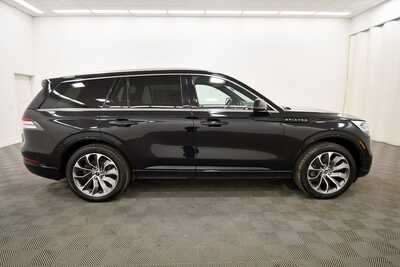 2023 Lincoln Aviator, $42749. Photo 9