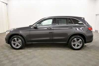 2022 Mercedes-Benz GLC-Class, $30994. Photo 4