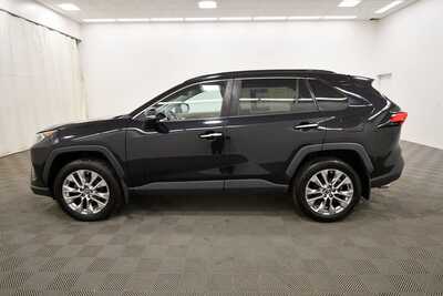 2019 Toyota RAV4, $27312. Photo 4