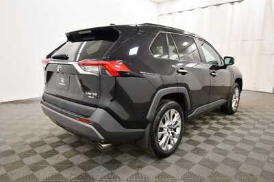 2019 Toyota RAV4, $27312. Photo 8
