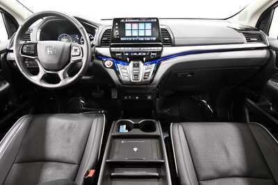2025 Honda Odyssey, $49999. Photo 3