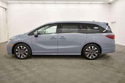 2025 Honda Odyssey, $49999. Photo 4
