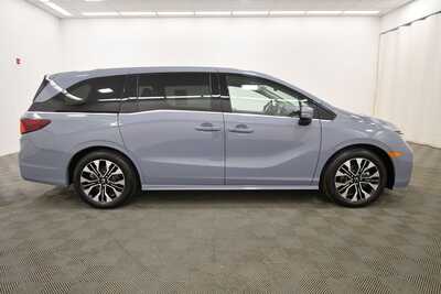 2025 Honda Odyssey, $49999. Photo 9